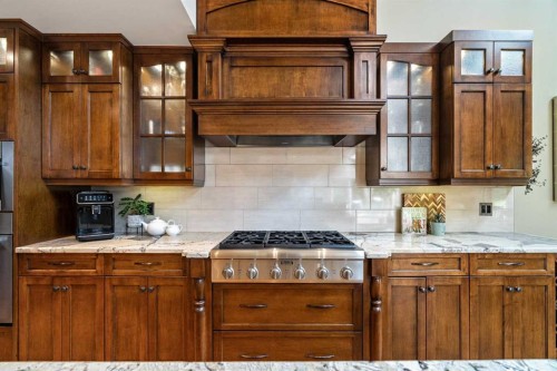 10819 Willowfern Drive Se, Calgary, AB - Indoor Photo Showing Kitchen