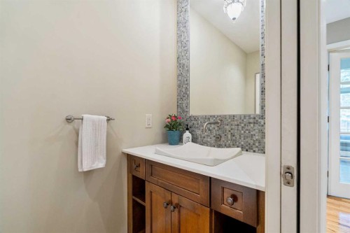 10819 Willowfern Drive Se, Calgary, AB - Indoor Photo Showing Bathroom