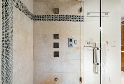 10819 Willowfern Drive Se, Calgary, AB - Indoor Photo Showing Bathroom