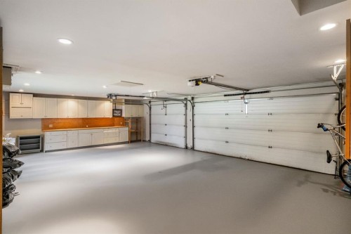 10819 Willowfern Drive Se, Calgary, AB - Indoor Photo Showing Garage