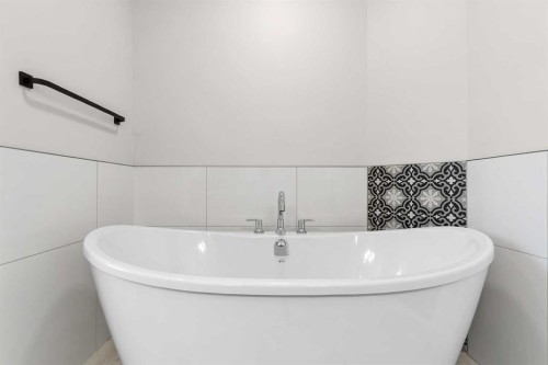 58 Vincent Crescent, Olds, AB - Indoor Photo Showing Bathroom