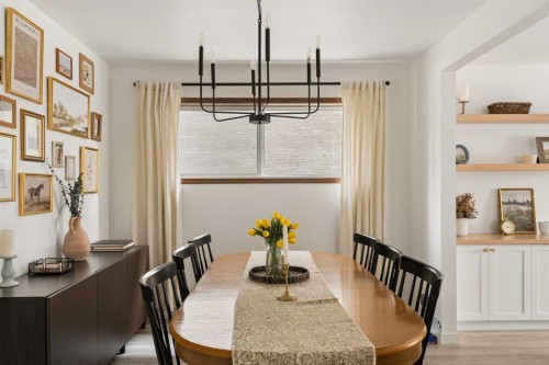 4331 Elgin Avenue Se, Calgary, AB - Indoor Photo Showing Dining Room