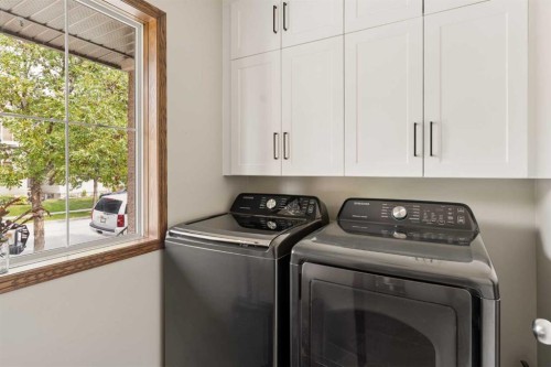 4331 Elgin Avenue Se, Calgary, AB - Indoor Photo Showing Laundry Room