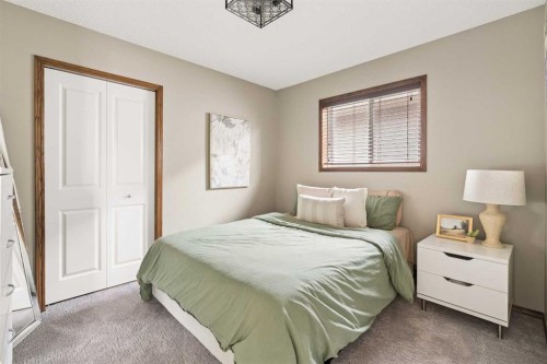 4331 Elgin Avenue Se, Calgary, AB - Indoor Photo Showing Bedroom