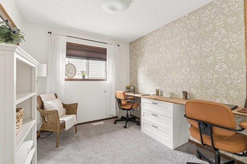 4331 Elgin Avenue Se, Calgary, AB - Indoor Photo Showing Office