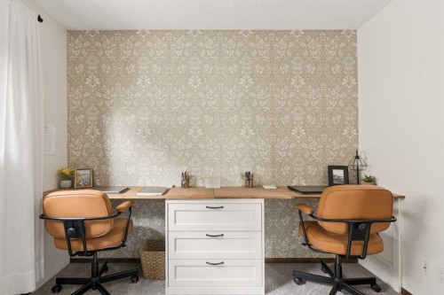 4331 Elgin Avenue Se, Calgary, AB - Indoor Photo Showing Office