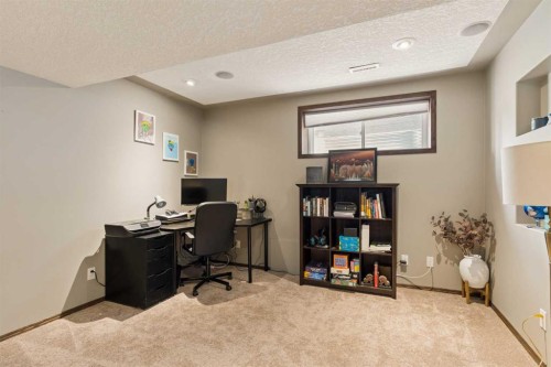 4331 Elgin Avenue Se, Calgary, AB - Indoor Photo Showing Office