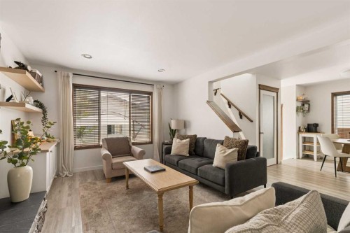 4331 Elgin Avenue Se, Calgary, AB - Indoor Photo Showing Living Room