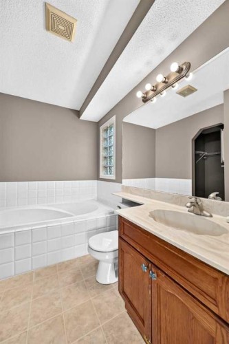 163 Valley Crest Close Nw, Calgary, AB - Indoor Photo Showing Bathroom