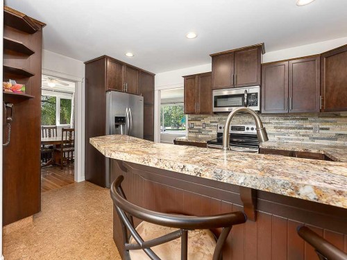 6312 Elbow Drive Sw, Calgary, AB - Indoor Photo Showing Kitchen With Upgraded Kitchen