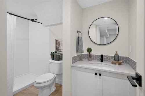 16 Legacy Manor Se, Calgary, AB - Indoor Photo Showing Bathroom