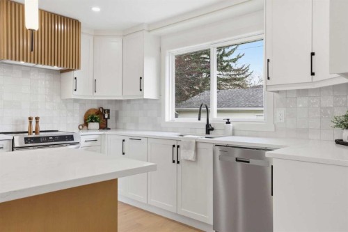 5439 Dalrymple Crescent Nw, Calgary, AB - Indoor Photo Showing Kitchen With Upgraded Kitchen