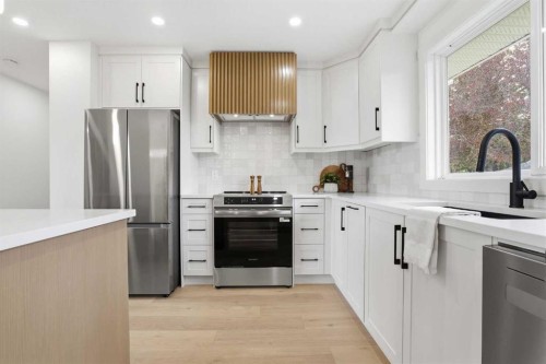 5439 Dalrymple Crescent Nw, Calgary, AB - Indoor Photo Showing Kitchen With Stainless Steel Kitchen With Upgraded Kitchen