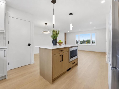 5439 Dalrymple Crescent Nw, Calgary, AB - Indoor Photo Showing Kitchen