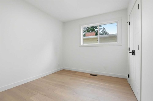 5439 Dalrymple Crescent Nw, Calgary, AB - Indoor Photo Showing Other Room