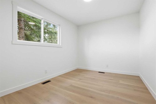5439 Dalrymple Crescent Nw, Calgary, AB - Indoor Photo Showing Other Room
