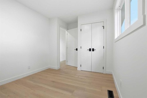 5439 Dalrymple Crescent Nw, Calgary, AB - Indoor Photo Showing Other Room