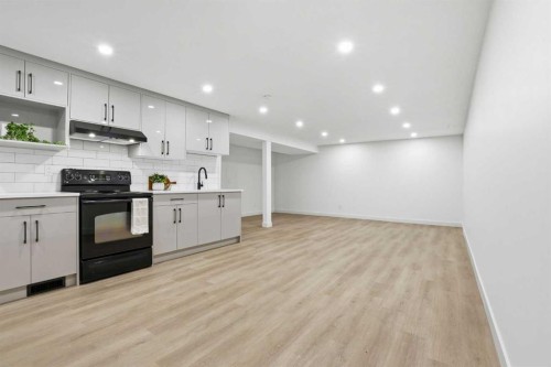 5439 Dalrymple Crescent Nw, Calgary, AB - Indoor Photo Showing Kitchen