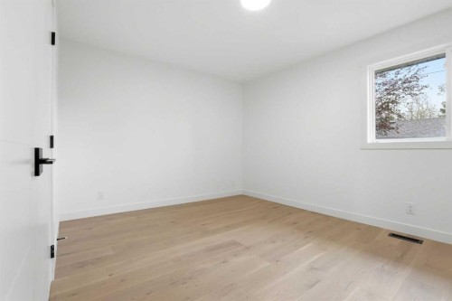 5439 Dalrymple Crescent Nw, Calgary, AB - Indoor Photo Showing Other Room