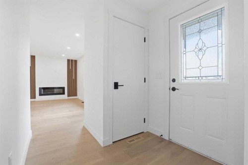 5439 Dalrymple Crescent Nw, Calgary, AB - Indoor Photo Showing Other Room