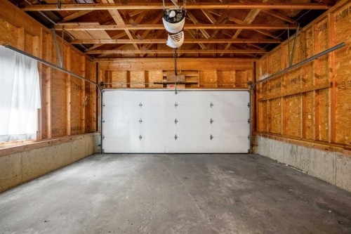 115 Macewan Park Circle, Calgary, AB - Indoor Photo Showing Garage