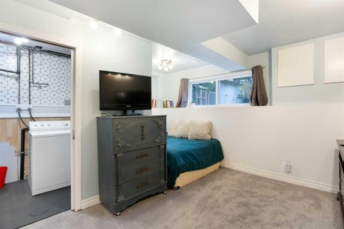 15 Southdale Bay Sw, Calgary, AB - Indoor
