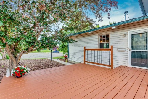 15 Southdale Bay Sw, Calgary, AB - Outdoor With Deck Patio Veranda With Exterior