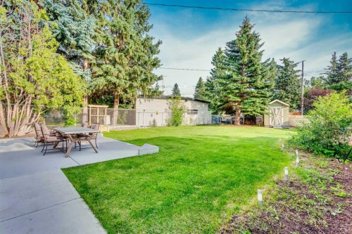 15 Southdale Bay Sw, Calgary, AB - Outdoor
