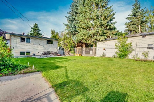 15 Southdale Bay Sw, Calgary, AB - Outdoor