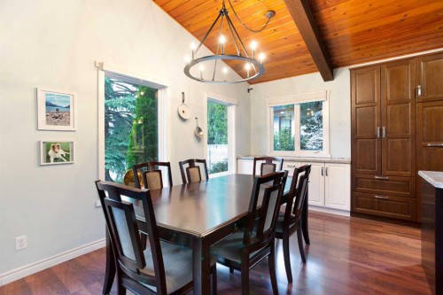 15 Southdale Bay Sw, Calgary, AB - Indoor Photo Showing Dining Room