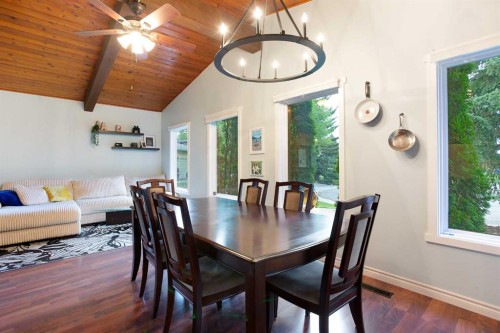 15 Southdale Bay Sw, Calgary, AB - Indoor Photo Showing Dining Room