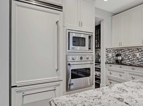 9318 14 Avenue Sw, Calgary, AB - Indoor