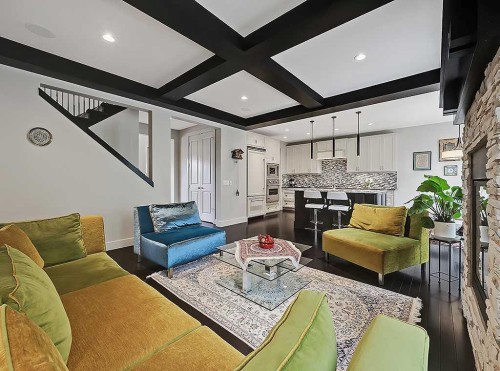 9318 14 Avenue Sw, Calgary, AB - Indoor Photo Showing Living Room