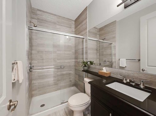9318 14 Avenue Sw, Calgary, AB - Indoor Photo Showing Bathroom