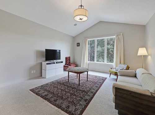 9318 14 Avenue Sw, Calgary, AB - Indoor Photo Showing Living Room