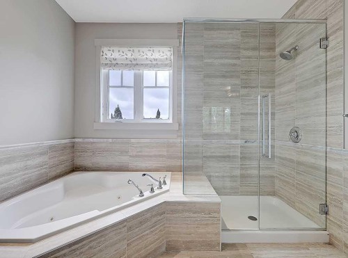 9318 14 Avenue Sw, Calgary, AB - Indoor Photo Showing Bathroom