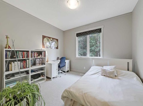 9318 14 Avenue Sw, Calgary, AB - Indoor Photo Showing Bedroom