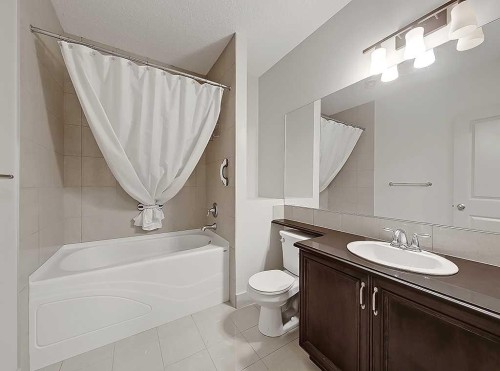 9318 14 Avenue Sw, Calgary, AB - Indoor Photo Showing Bathroom