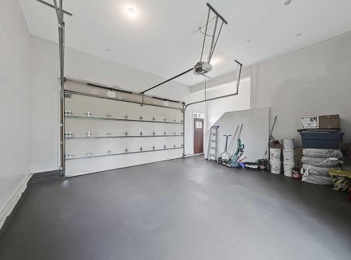 9318 14 Avenue Sw, Calgary, AB - Indoor Photo Showing Garage