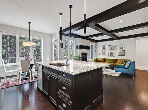 9318 14 Avenue Sw, Calgary, AB - Indoor Photo Showing Kitchen With Upgraded Kitchen