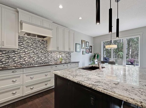 9318 14 Avenue Sw, Calgary, AB - Indoor Photo Showing Kitchen