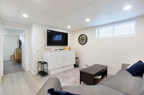 1105 Country Hills Circle Nw, Calgary, AB - Indoor Photo Showing Other Room