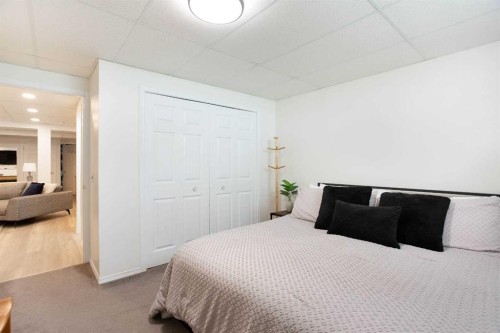 1105 Country Hills Circle Nw, Calgary, AB - Indoor Photo Showing Bedroom