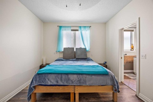 216 Tuscany Ridge View Nw, Calgary, AB - Indoor Photo Showing Bedroom