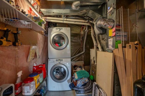 216 Tuscany Ridge View Nw, Calgary, AB - Indoor Photo Showing Laundry Room