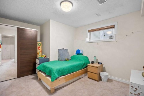 216 Tuscany Ridge View Nw, Calgary, AB - Indoor Photo Showing Bedroom