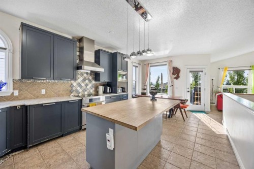 216 Tuscany Ridge View Nw, Calgary, AB - Indoor Photo Showing Kitchen With Upgraded Kitchen