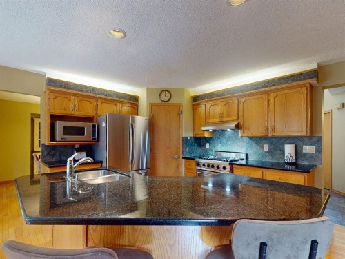 55 Hampshire Grove Nw, Calgary, AB - Indoor Photo Showing Kitchen With Double Sink