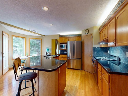 55 Hampshire Grove Nw, Calgary, AB - Indoor Photo Showing Kitchen