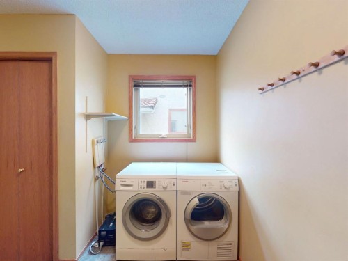 55 Hampshire Grove Nw, Calgary, AB - Indoor Photo Showing Laundry Room